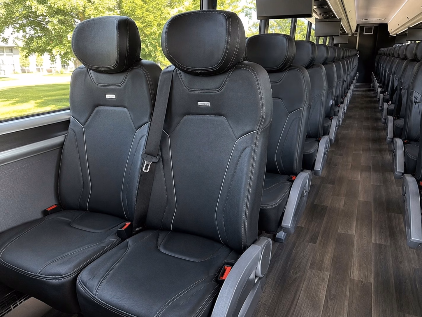 shuttle your wedding guests from fort cavazos and killeen hotels without the stress